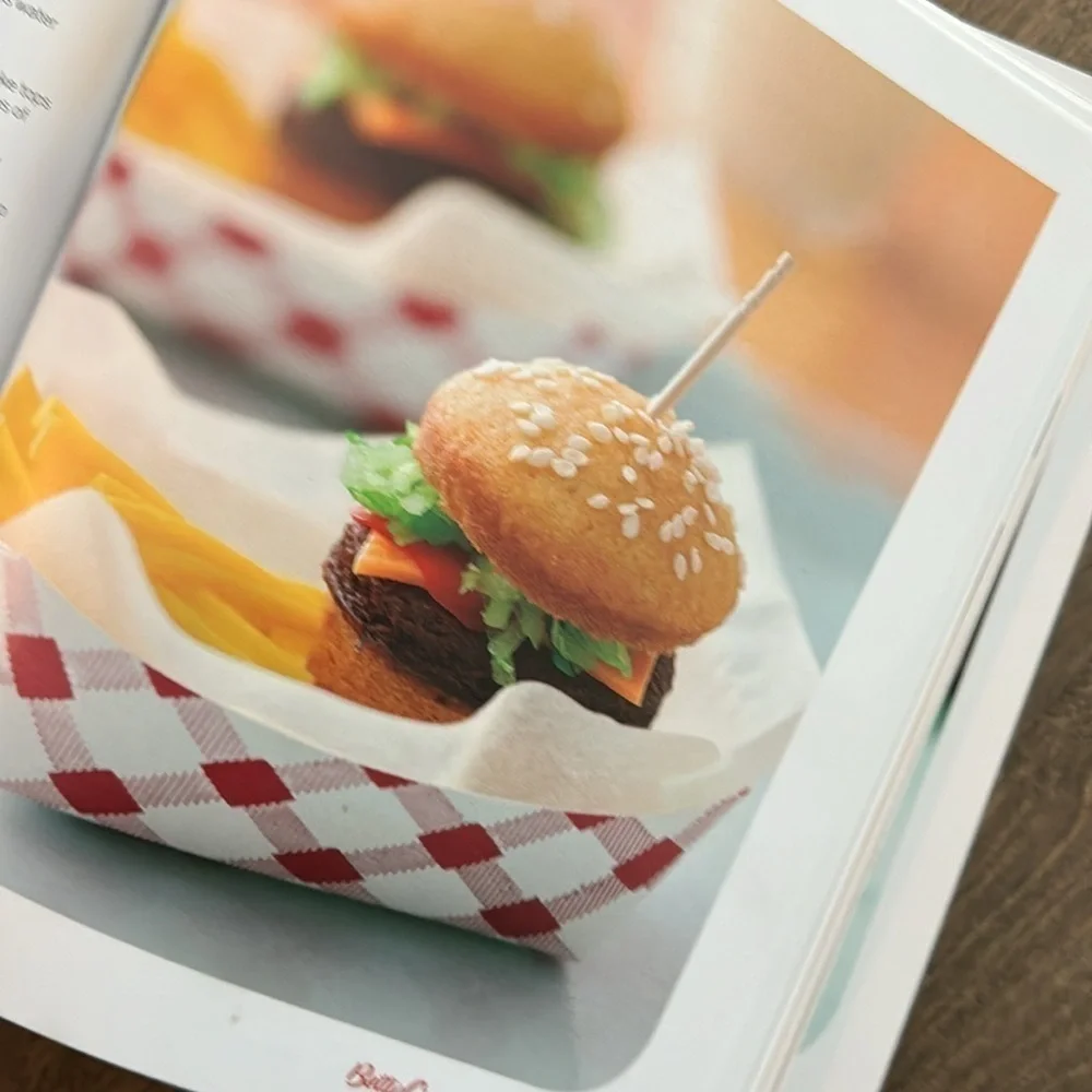 Betty Crocker The Big Book Of Cupcakes Paperback Party Baking Cookbook